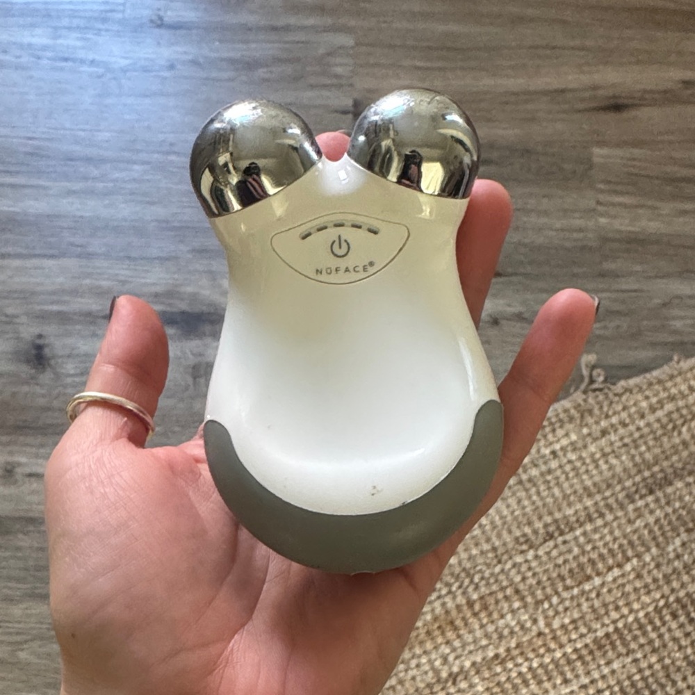 NuFace Toning Device in White and Silver